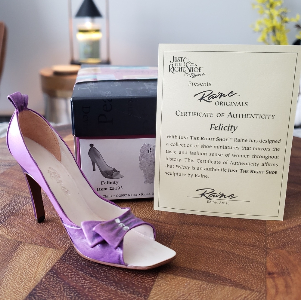 Just the Right Shoe, Felicity, 2002, #25193